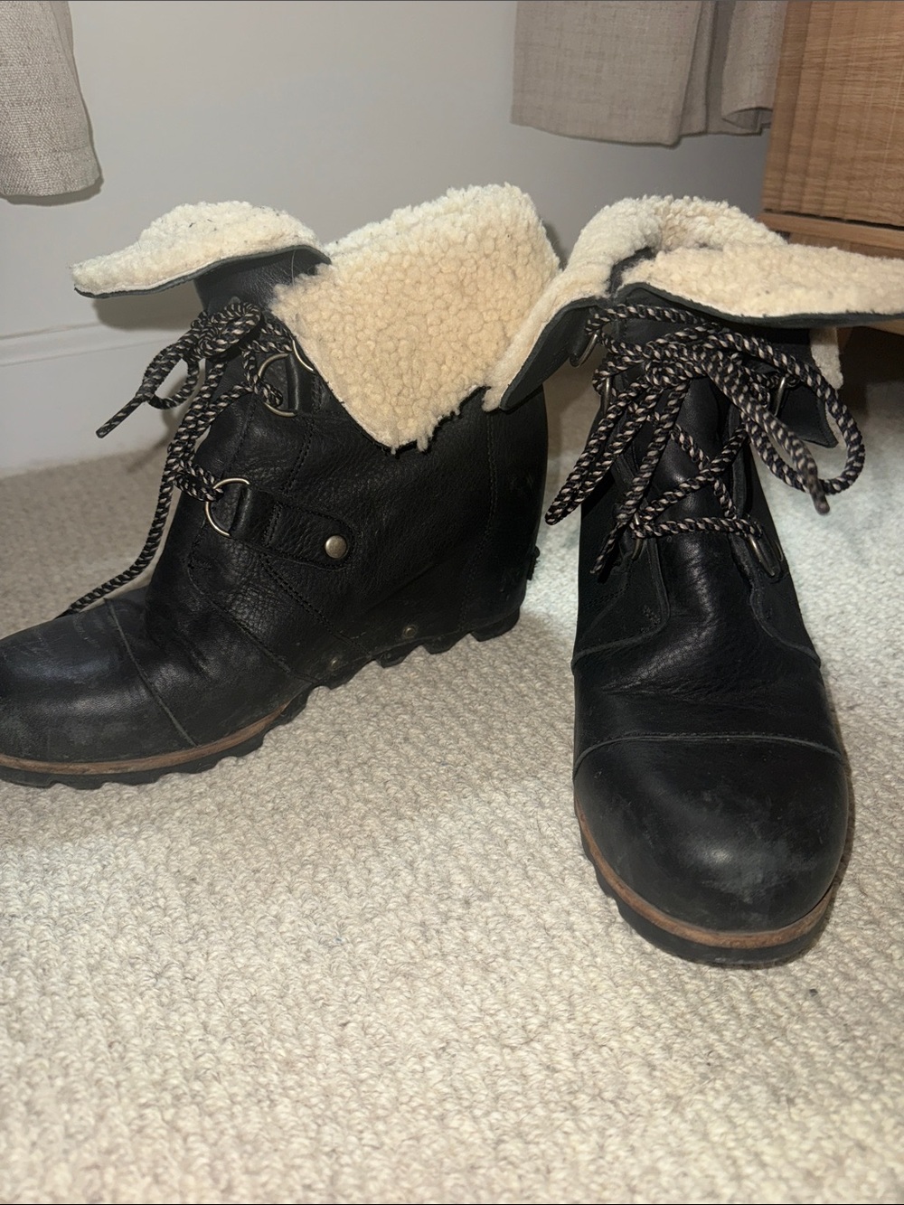 Sorel Black Leather Lace-Up Winter Boots with Cream Faux-Shearling Cuff